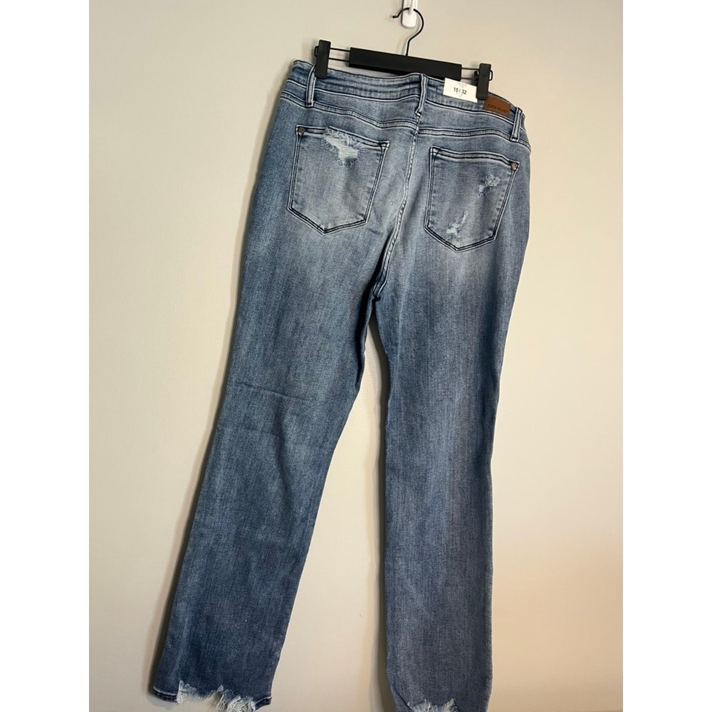NWT Judy Blue Mid Rise Straight Leg Distressed Jeans Medium Wash Frayed Hem 32 - Picture 7 of 8